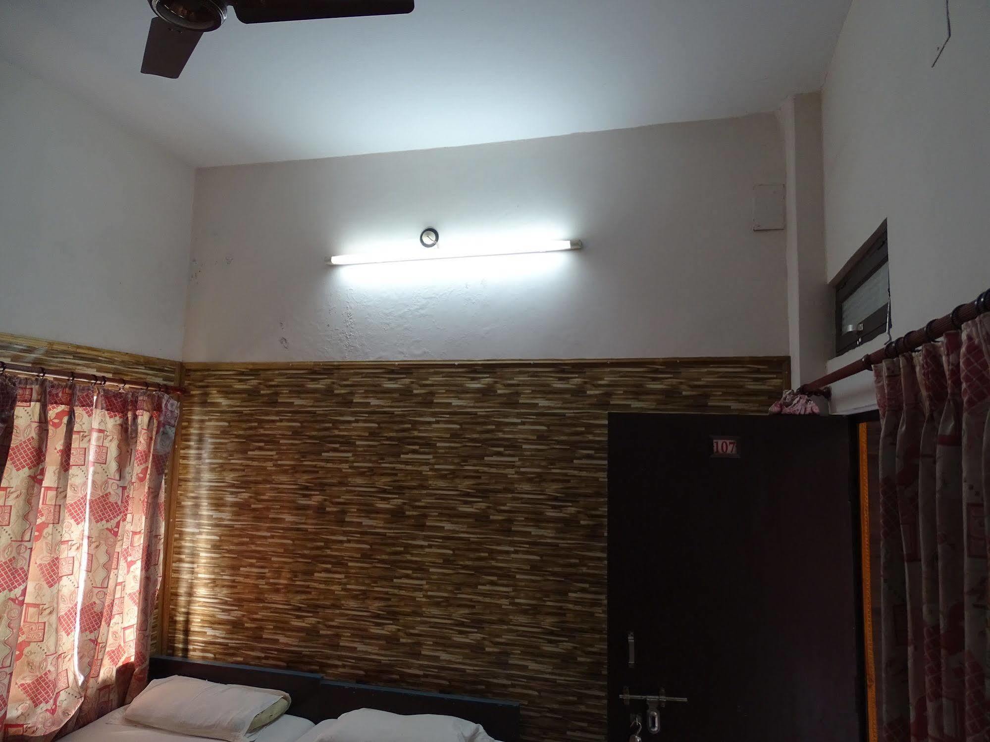 Teerth Guest House Varanasi Esterno foto